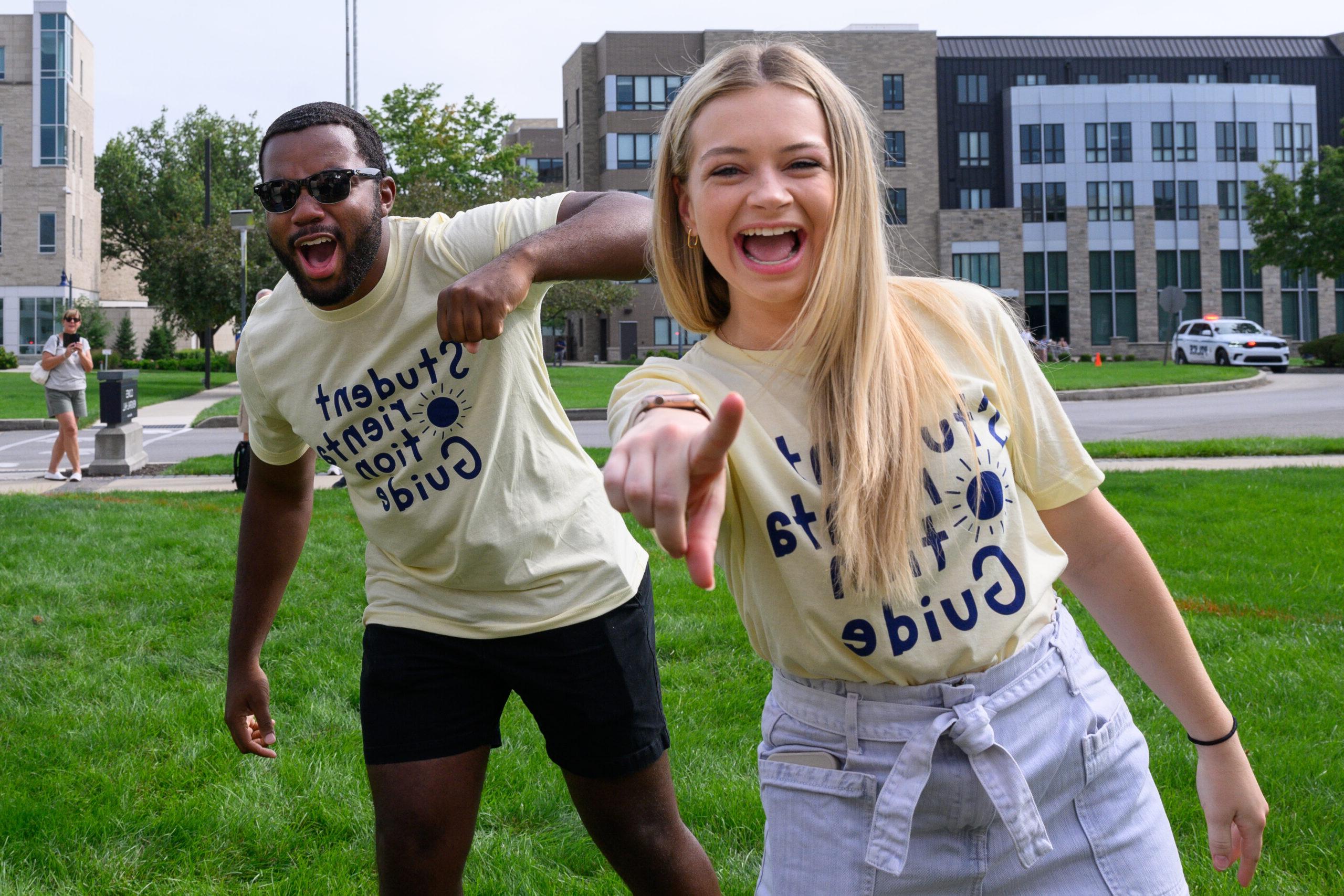 Female and male 皇冠投注 student smiling at camera while outside.